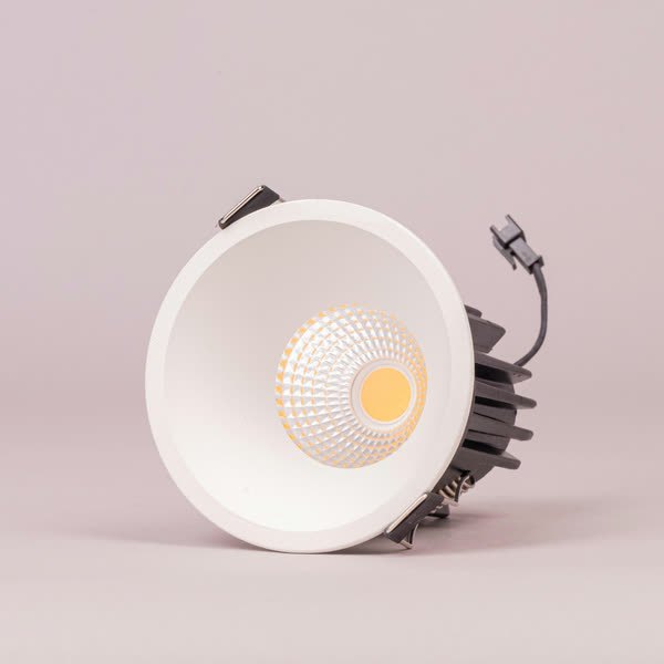 Recessed LED downlight with COB module